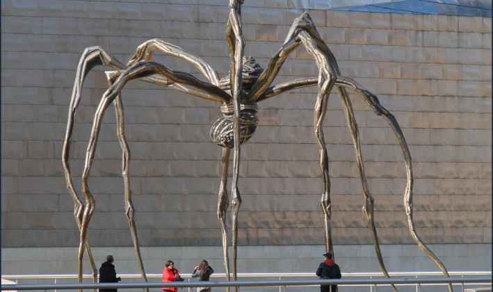 louis bourgeois giant spider sculpture